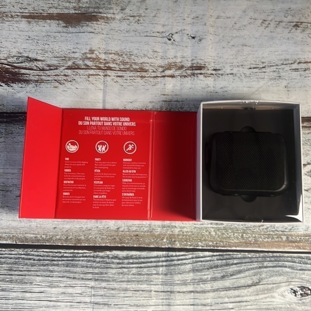 Raycon The Everyday Speakers with Microphone IP67 Dustproof & Waterproof 3x4 in. - Picture 2 of 4